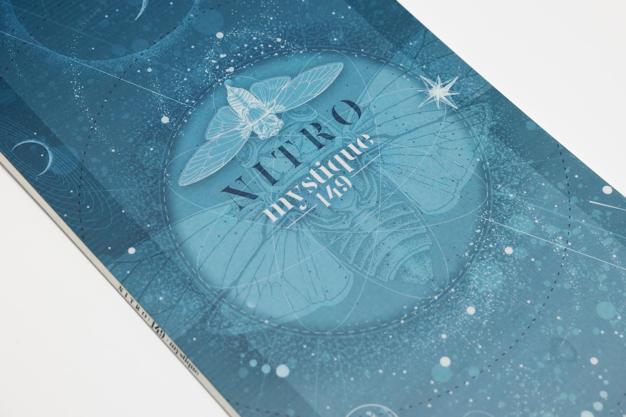 Nitro Snowboards Women's Mystique Board '25 Good Natured Girls Board All-Mountain Gullwing Directional Twin